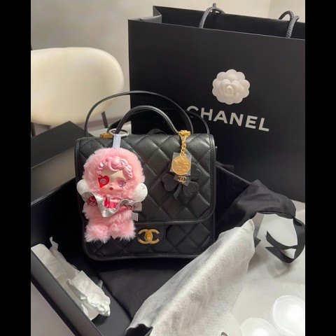 25b 클로버 참 탑핸들 플랩 백팩