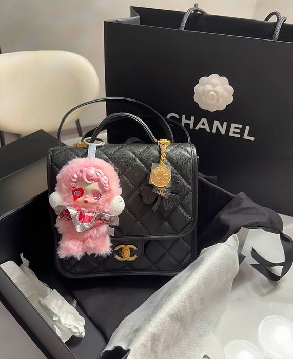 25b 클로버 참 탑핸들 플랩 백팩