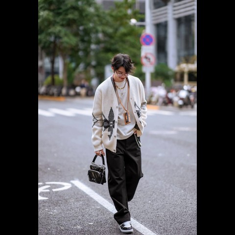 lv 그래픽 니티드 가디건