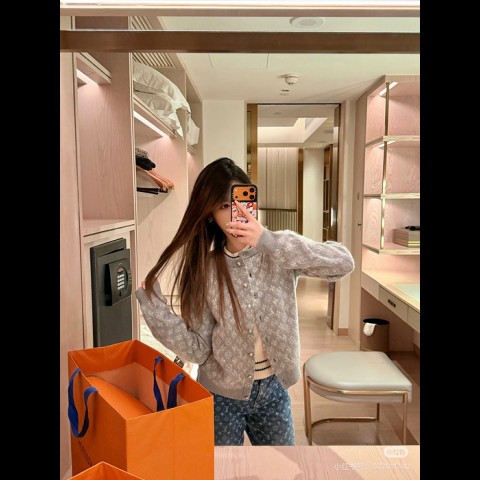 LV 25FW 모노그램 울 니트 숏 가디건
