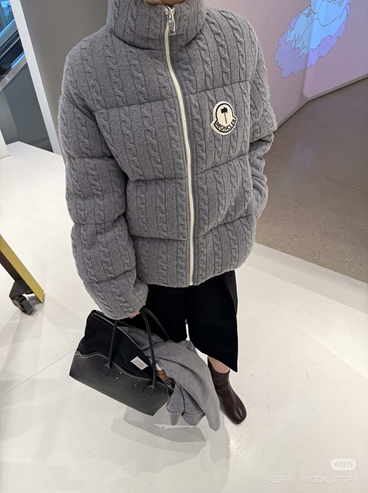 moncl*r 하이넥 오버사이즈 다운 재킷 (공용)