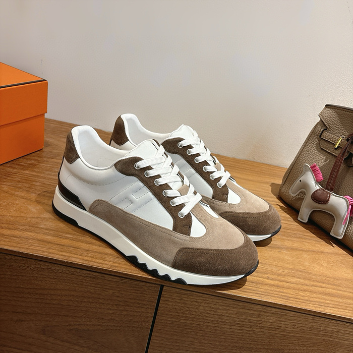 트레일 스니커즈