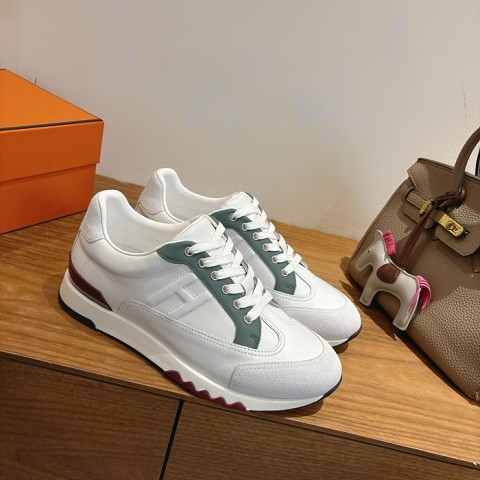 트레일 스니커즈