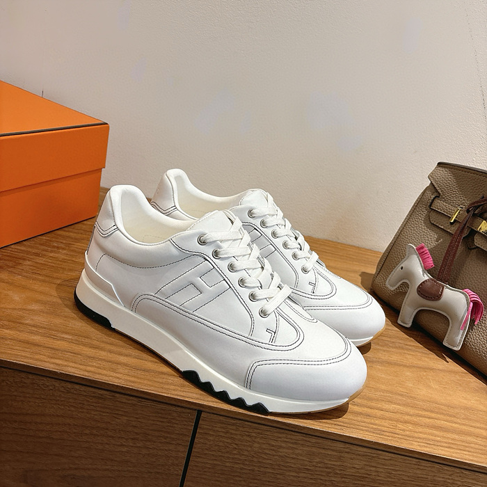 트레일 스니커즈