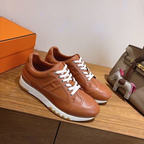 트레일 스니커즈