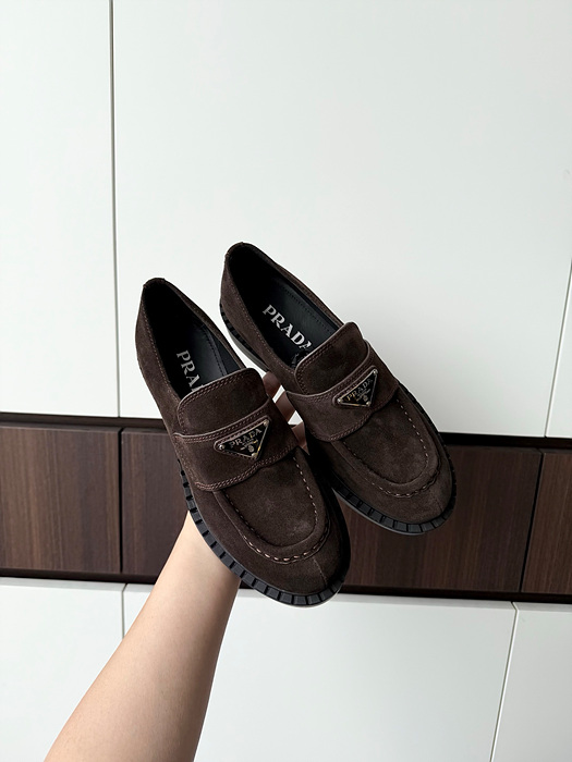 prad* 브러시드 스웨이드 로퍼