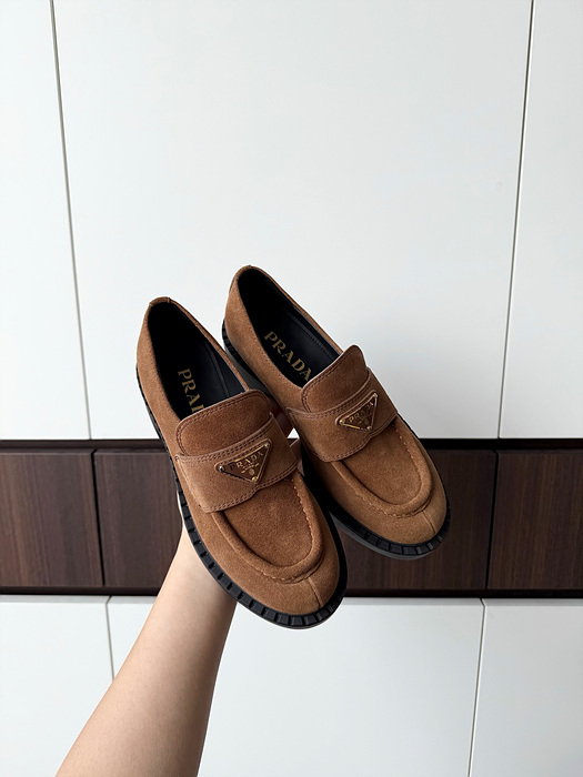 prad* 브러시드 스웨이드 로퍼